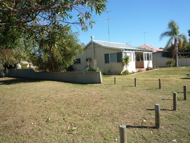 15 Kitchener Street, Dudley Park WA 6210