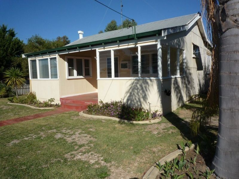 15 Kitchener Street, Dudley Park WA 6210