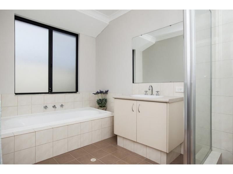 4 Formby Road, Meadow Springs WA 6210