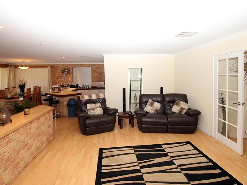 18 Darter Place, Halls Head WA 6210