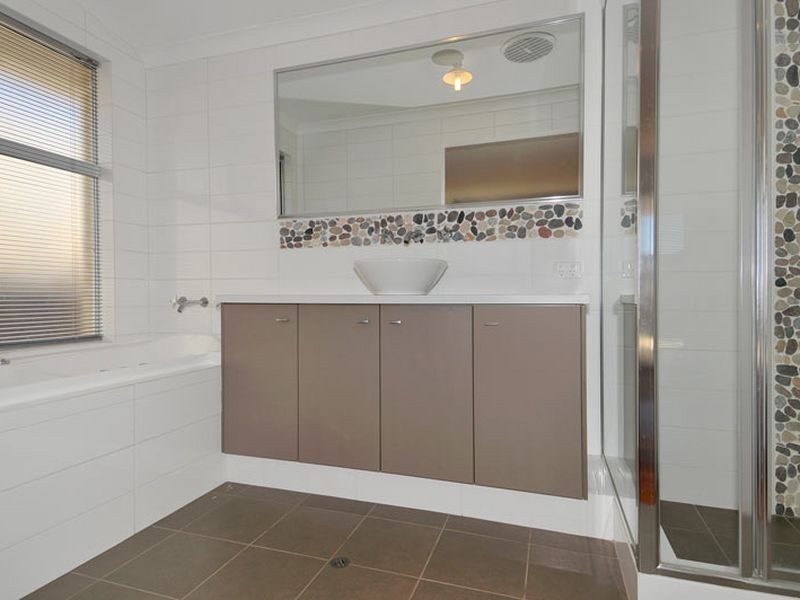 227 Peelwood Parade, Halls Head WA 6210