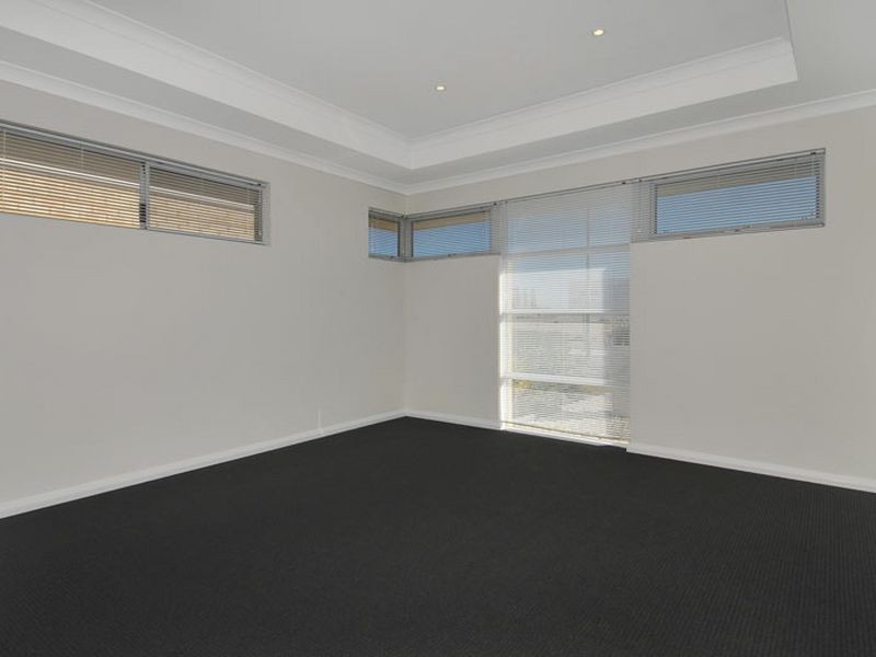 227 Peelwood Parade, Halls Head WA 6210