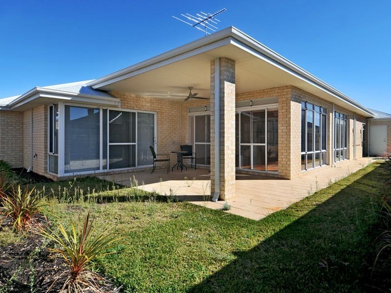227 Peelwood Parade, Halls Head WA 6210