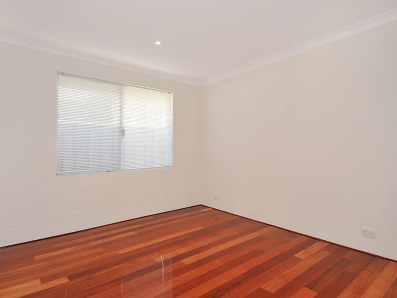 227 Peelwood Parade, Halls Head WA 6210