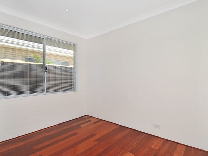 227 Peelwood Parade, Halls Head WA 6210
