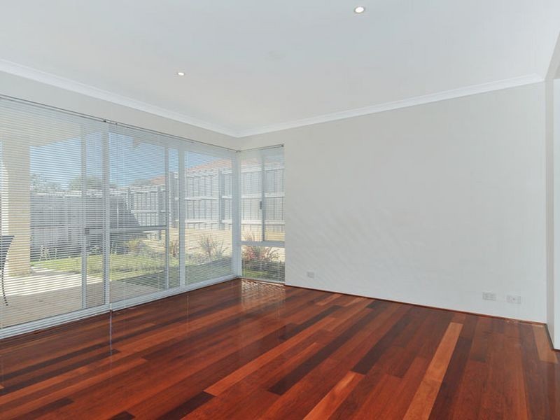 227 Peelwood Parade, Halls Head WA 6210