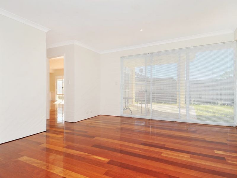 227 Peelwood Parade, Halls Head WA 6210