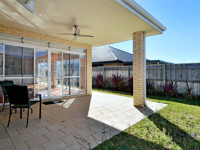 227 Peelwood Parade, Halls Head WA 6210