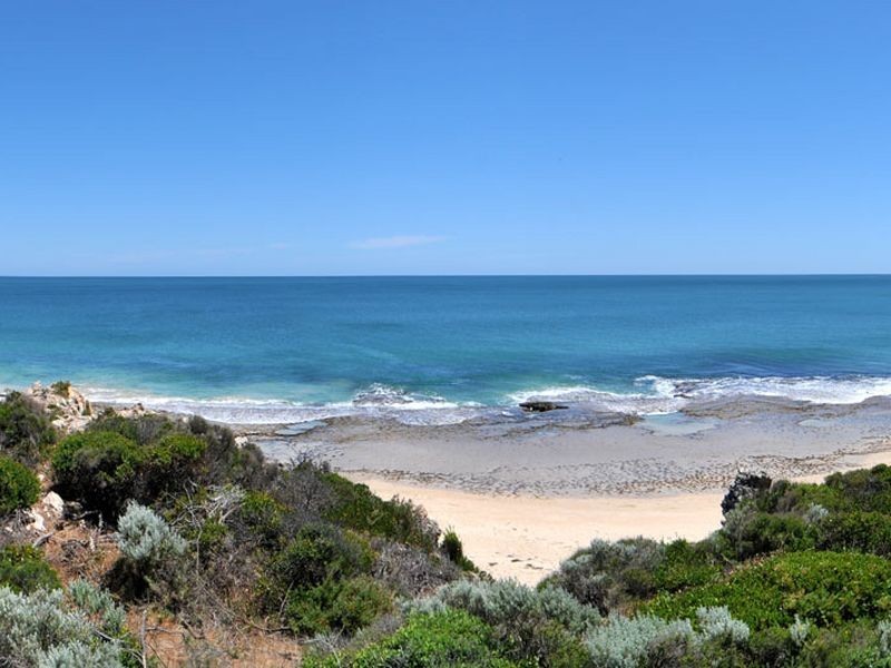 227 Peelwood Parade, Halls Head WA 6210