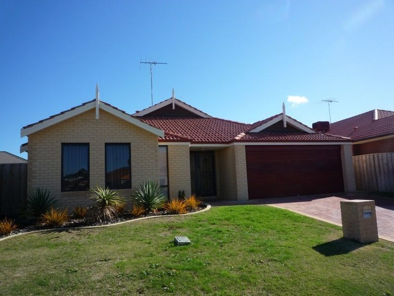 11 Lomatia Ramble, Halls Head WA 6210