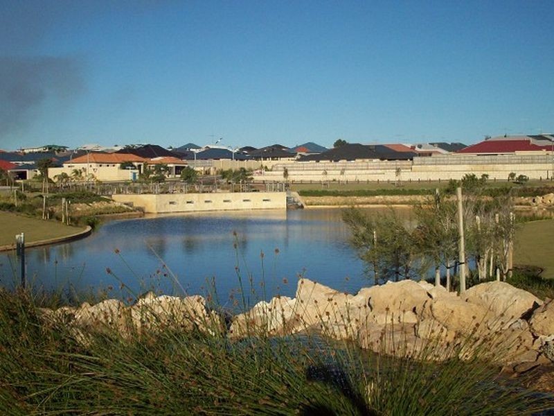 11 Lomatia Ramble, Halls Head WA 6210