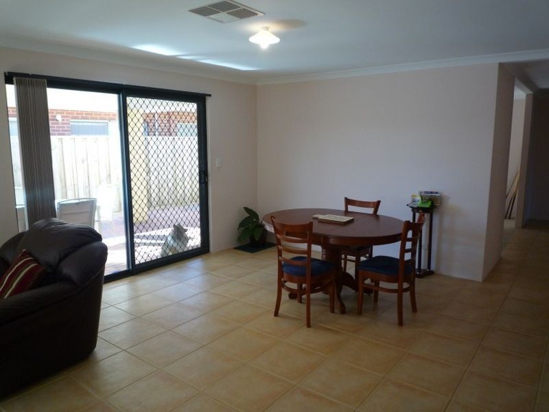 11 Lomatia Ramble, Halls Head WA 6210