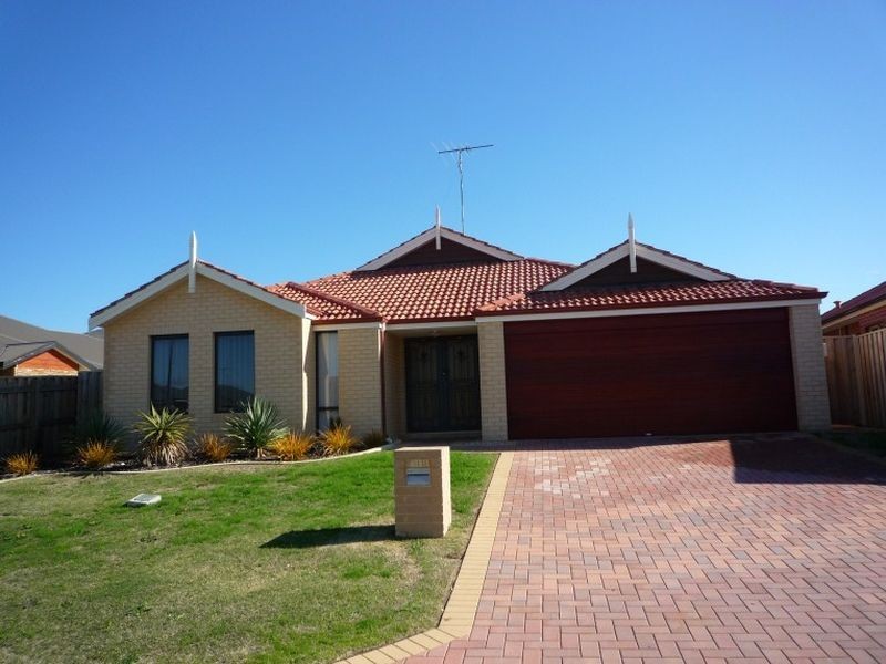 11 Lomatia Ramble, Halls Head WA 6210