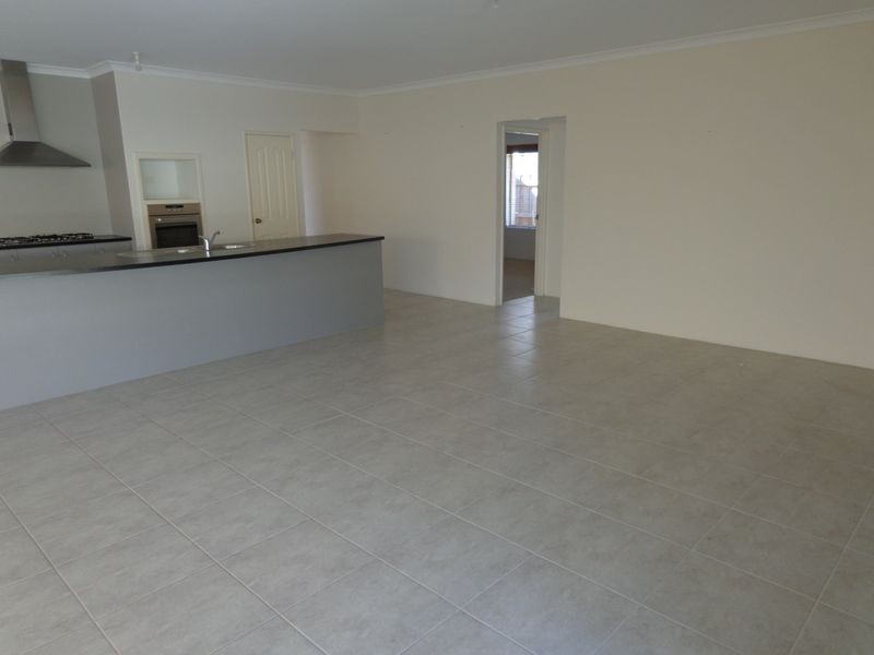 20 Grasshill Grange, Halls Head WA 6210