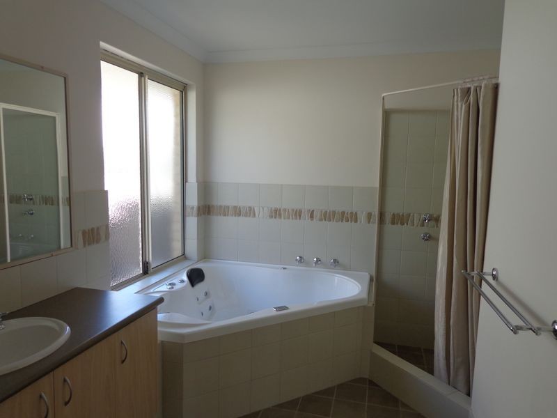20 Grasshill Grange, Halls Head WA 6210