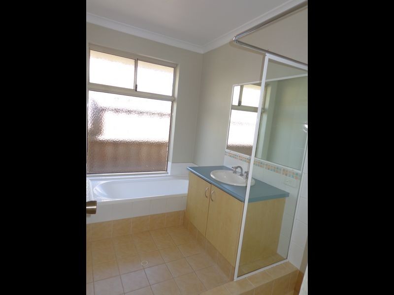 20 Grasshill Grange, Halls Head WA 6210
