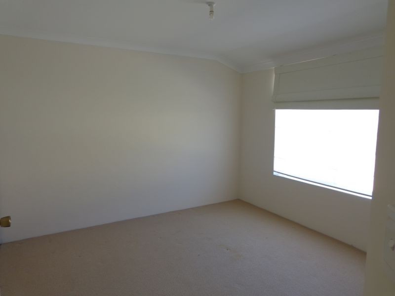 20 Grasshill Grange, Halls Head WA 6210