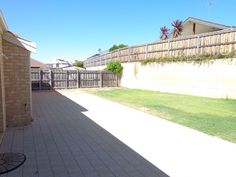 20 Grasshill Grange, Halls Head WA 6210