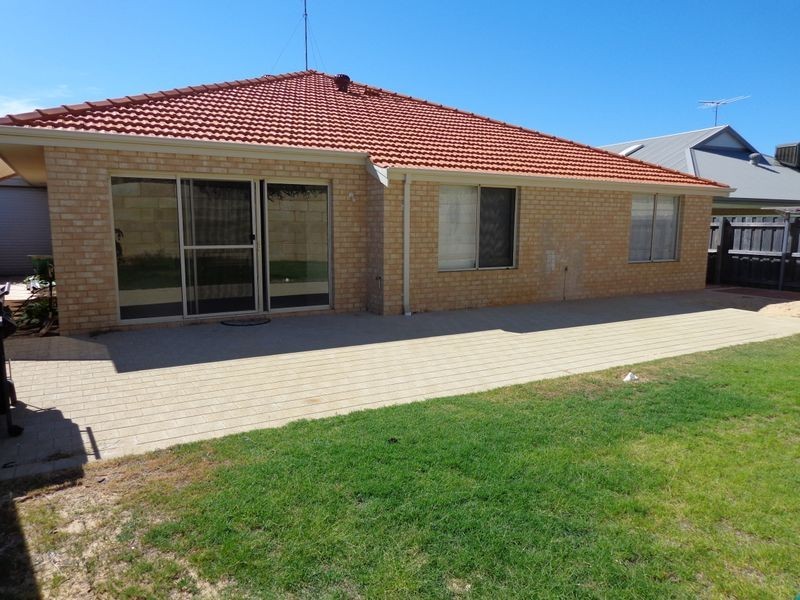 20 Grasshill Grange, Halls Head WA 6210
