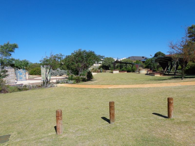 20 Grasshill Grange, Halls Head WA 6210
