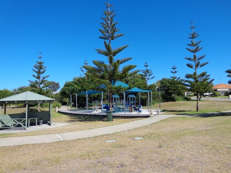 20 Grasshill Grange, Halls Head WA 6210