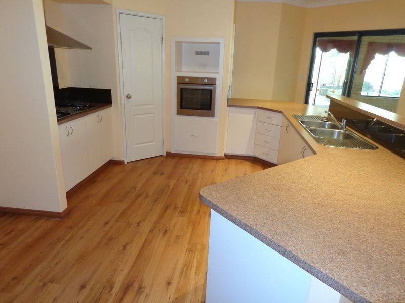 36 Ravendale Drive, Dudley Park WA 6210