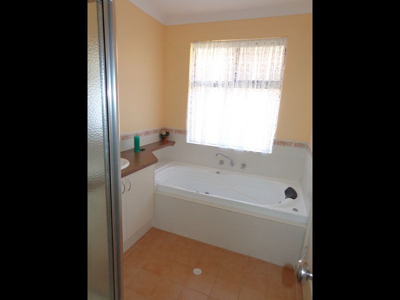 36 Ravendale Drive, Dudley Park WA 6210