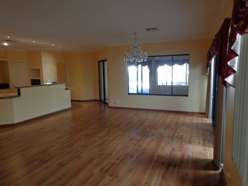 36 Ravendale Drive, Dudley Park WA 6210