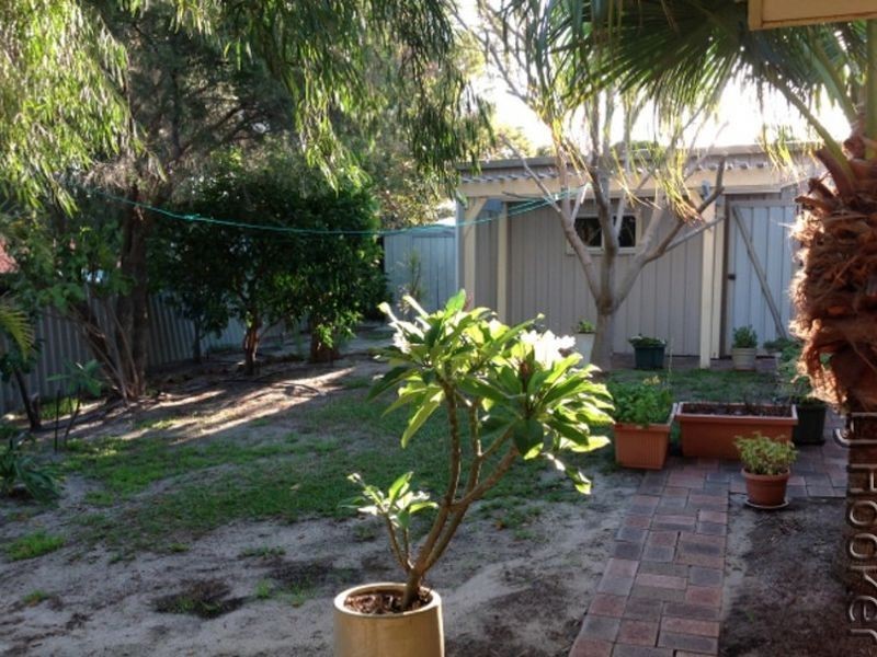 13 Pepperwood Rise, Halls Head WA 6210