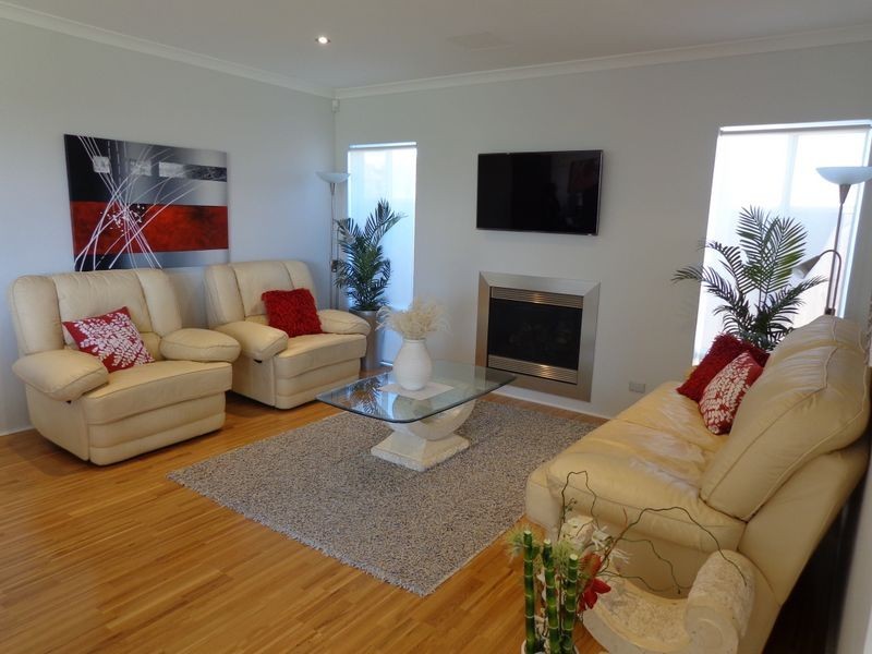 8 Carissa Turn, Halls Head WA 6210