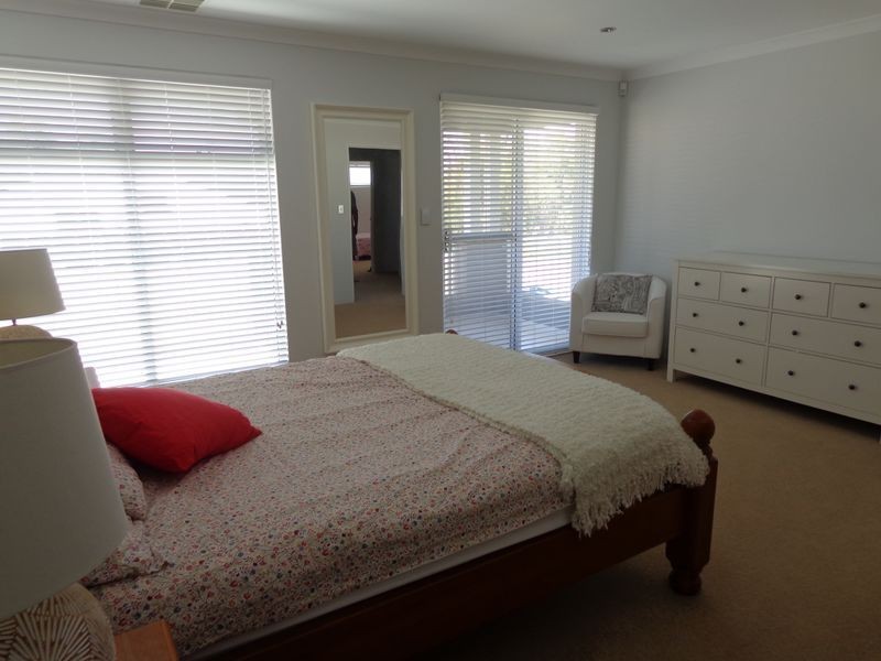 8 Carissa Turn, Halls Head WA 6210