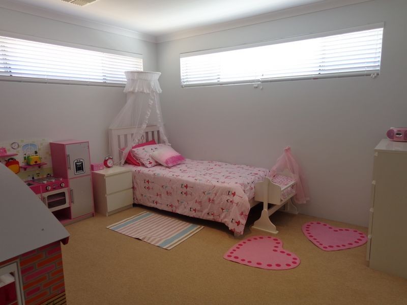 8 Carissa Turn, Halls Head WA 6210