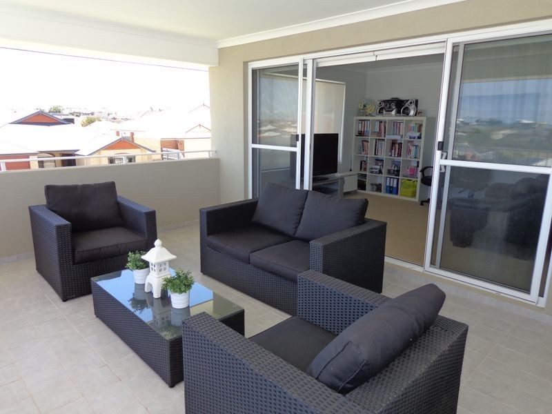 8 Carissa Turn, Halls Head WA 6210