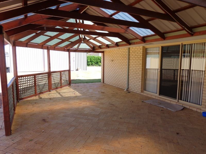 31 Tamarisk Drive, Halls Head WA 6210