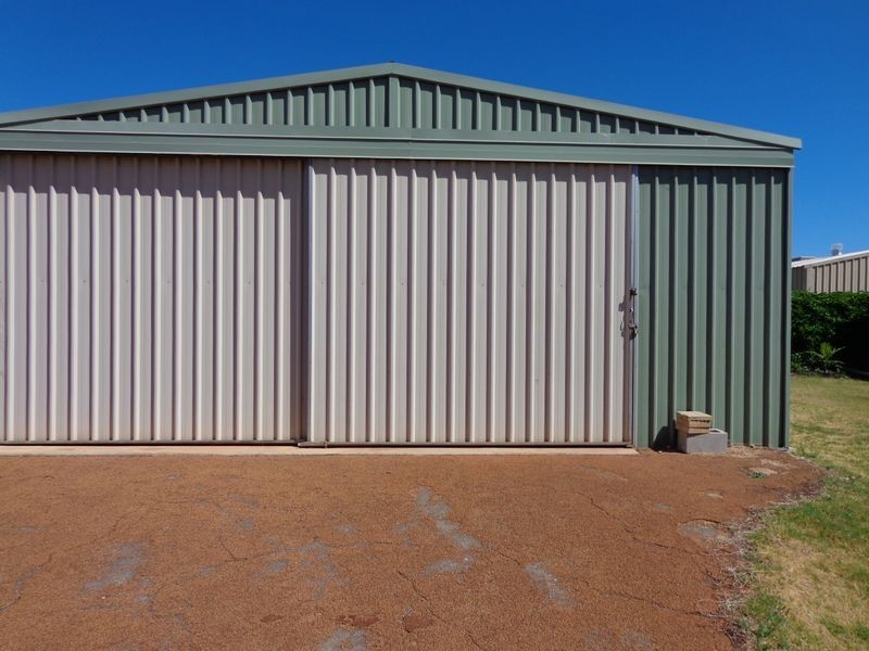 31 Tamarisk Drive, Halls Head WA 6210
