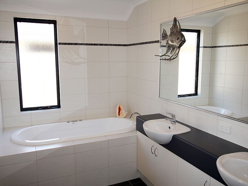 11 Breynia Link, Halls Head WA 6210