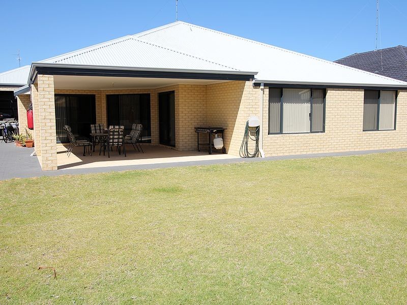 11 Breynia Link, Halls Head WA 6210