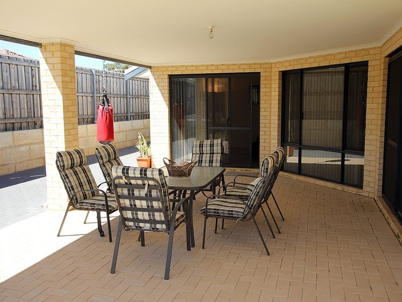 11 Breynia Link, Halls Head WA 6210