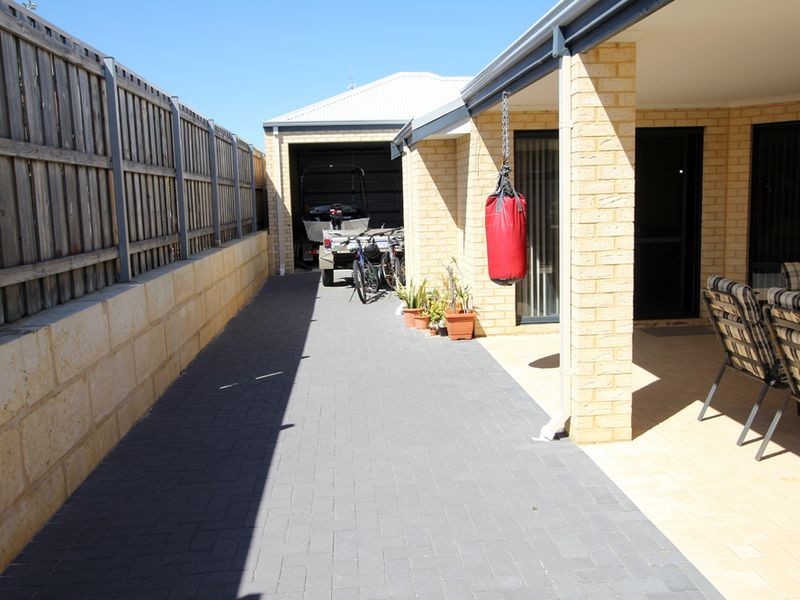 11 Breynia Link, Halls Head WA 6210