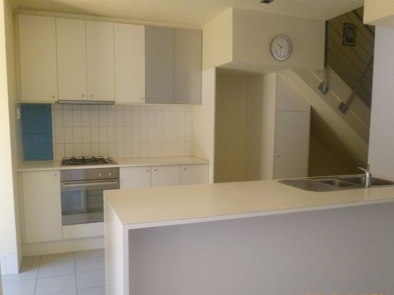 24/1 Mariners Cove Drive, Dudley Park WA 6210