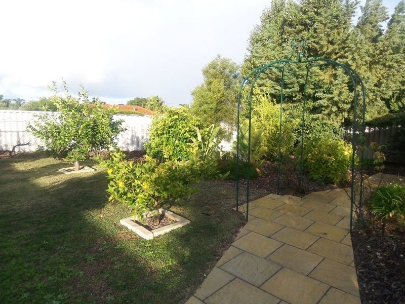 11 Dunbar Court, Meadow Springs WA 6210