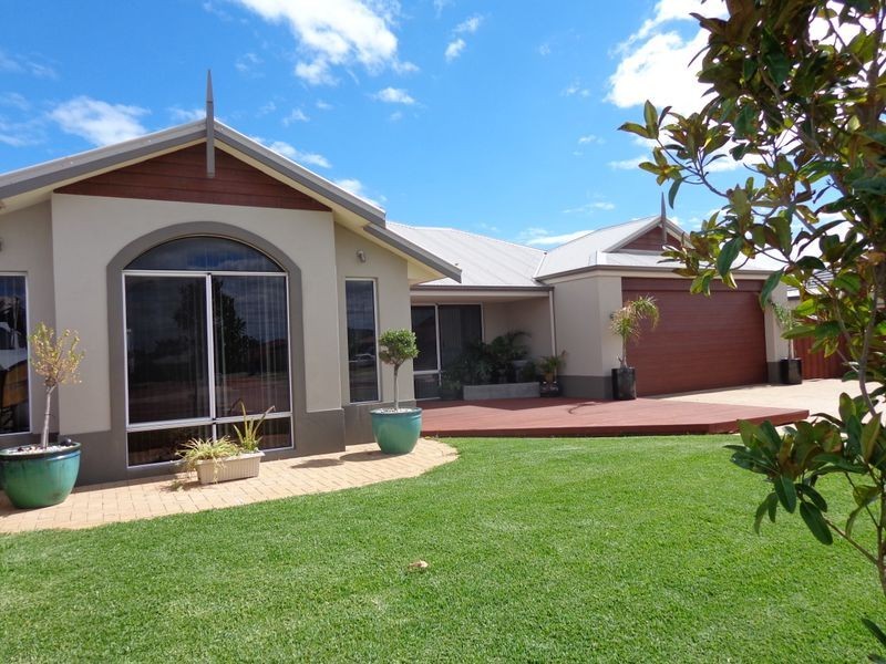 9 Karon Vista, Halls Head WA 6210