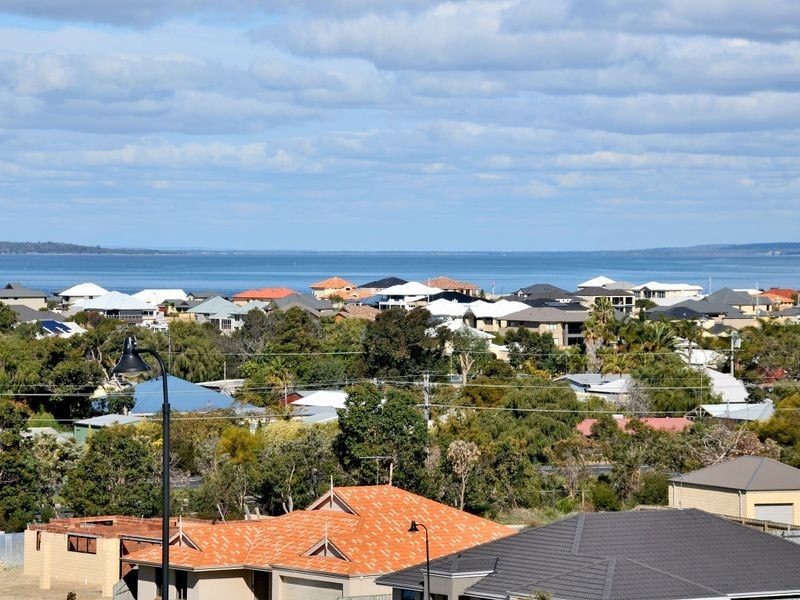 4 Delphis Way, Wannanup WA 6210