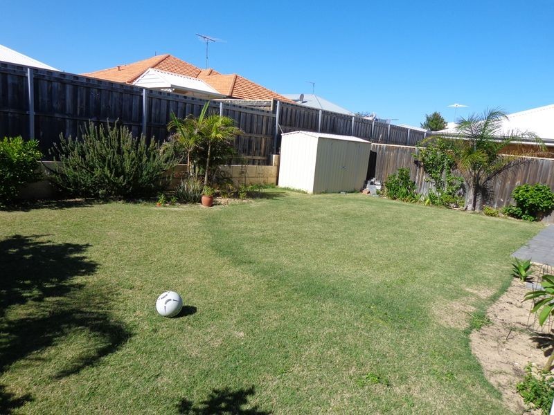 237 Peelwood Parade, Halls Head WA 6210