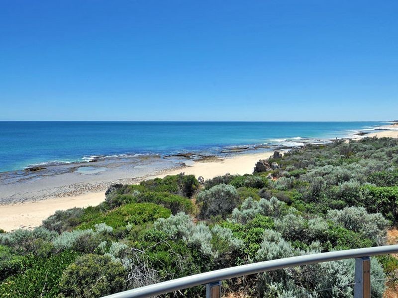 237 Peelwood Parade, Halls Head WA 6210