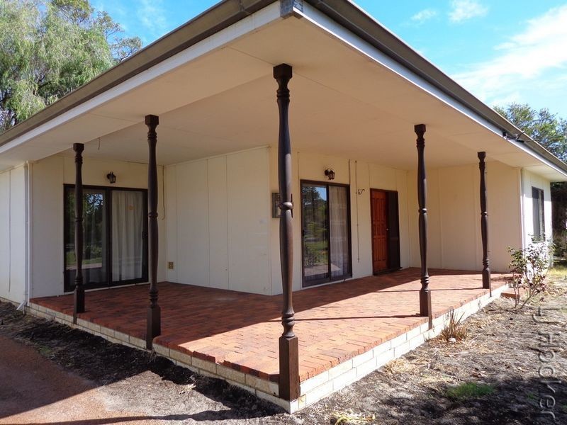 11 Derek Road, Coodanup WA 6210