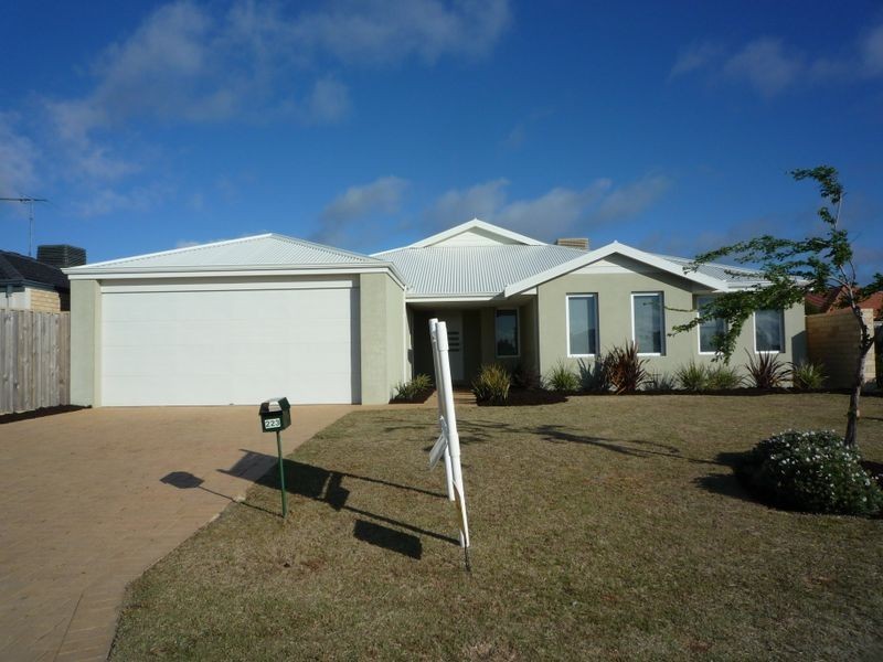 223 Peelwood Parade, Halls Head WA 6210