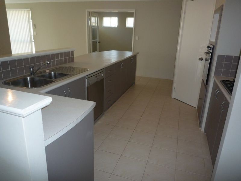 223 Peelwood Parade, Halls Head WA 6210