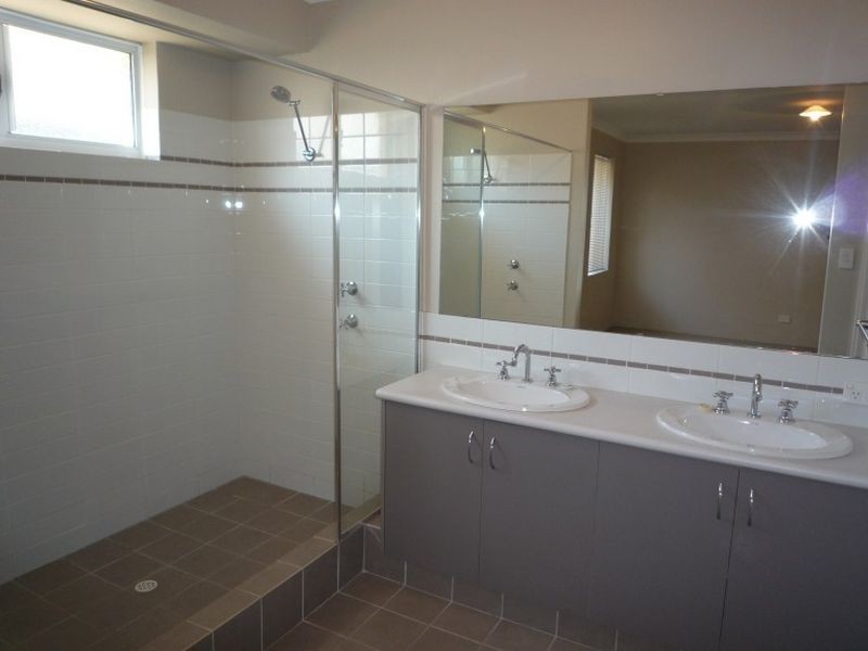 223 Peelwood Parade, Halls Head WA 6210