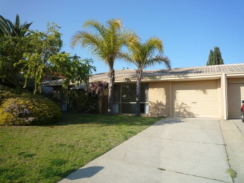 1A Berrigan Row, Halls Head WA 6210